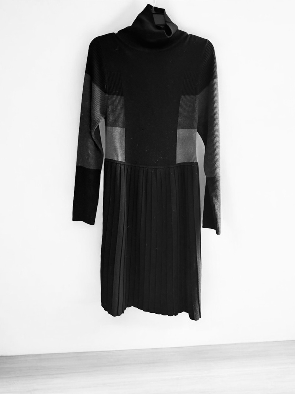 Colorblock Pleated Knit Dress with Long Sleeved, Mock Neck. Adrianna Papell.